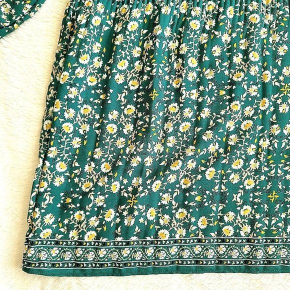 Max Studio Pleated Floral Top Size Medium - Picture 9 of 13